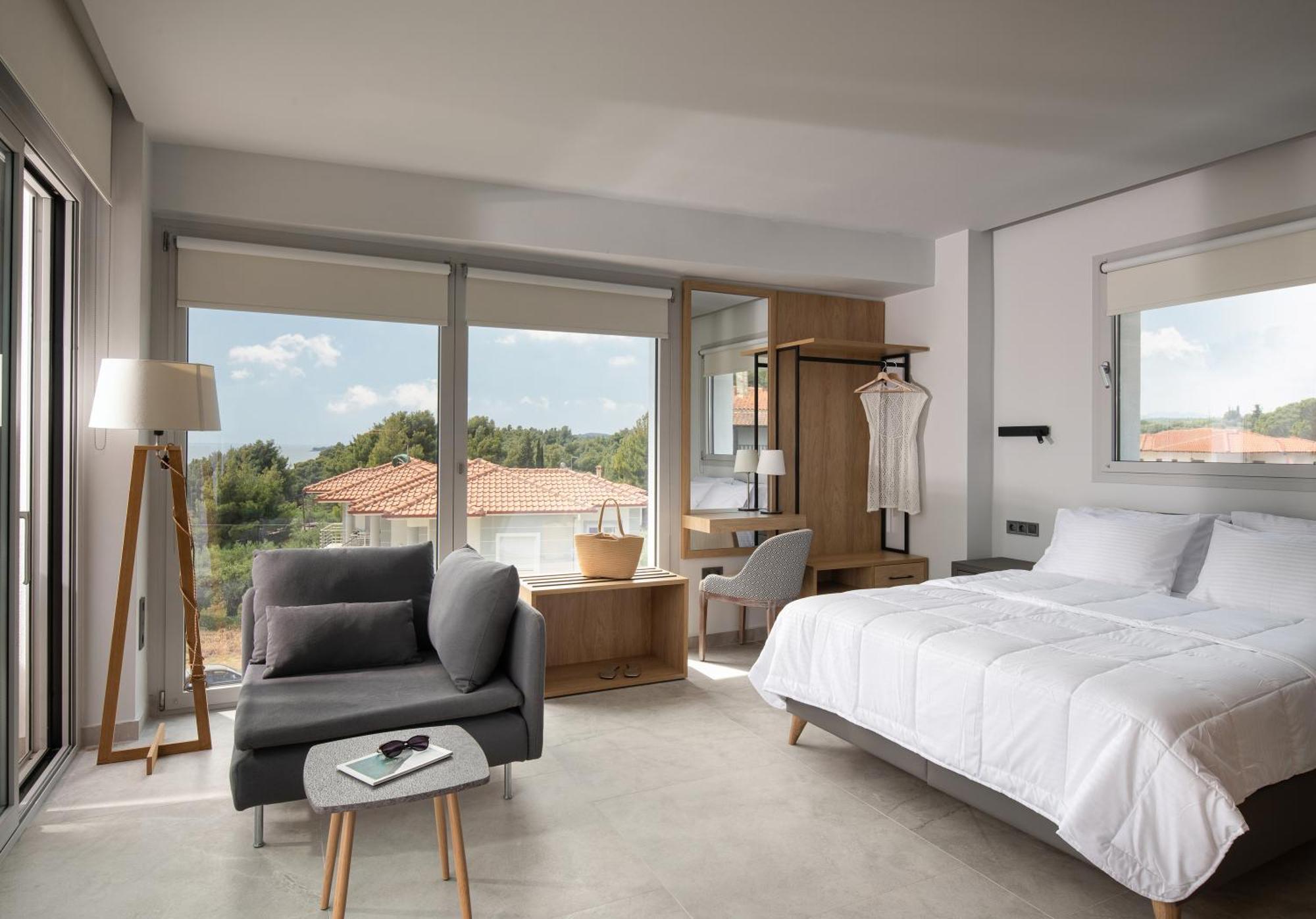 Nikiti Botanic Pool Suites Bagian luar foto